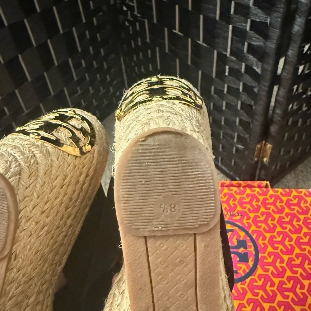 Tory Burch Black Sandals Criss-Cross Design